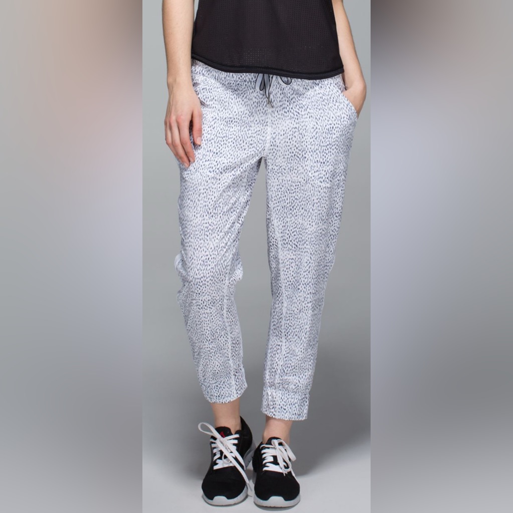 Lululemon Tearaway Pant Dottie Dash White Black Sz 6